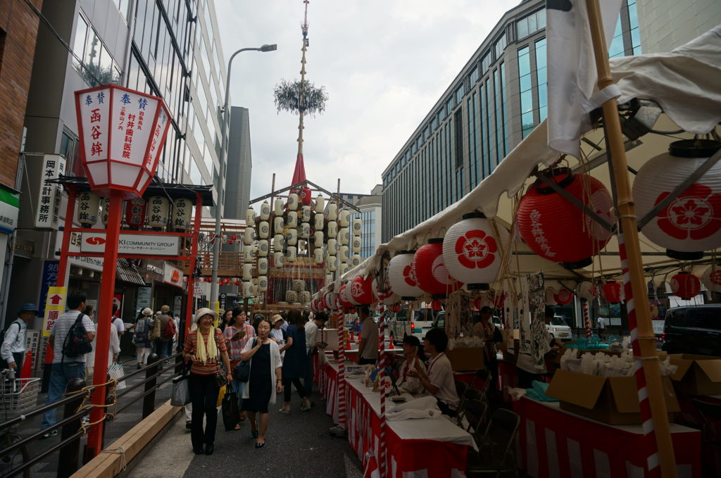 祇園祭の様子 16年7月14日 京都のお香は老舗の林龍昇堂